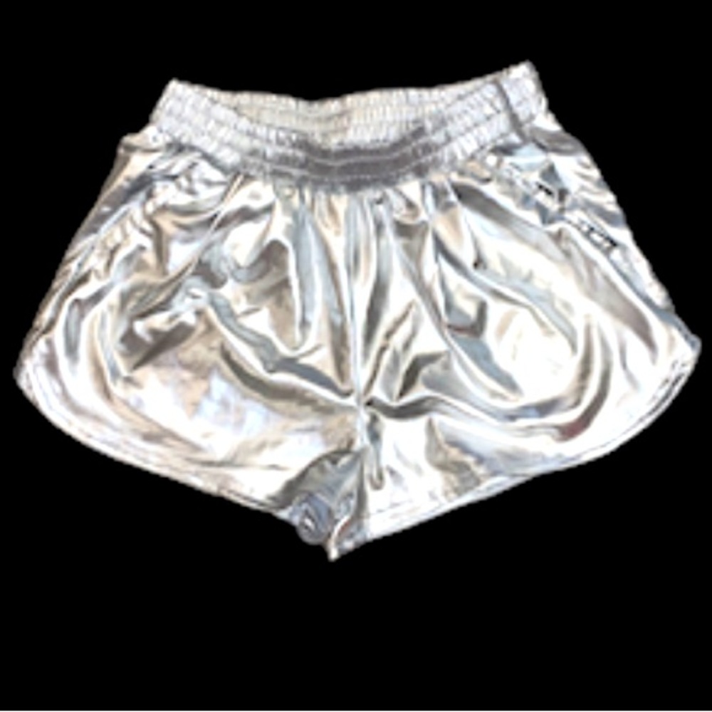 Silver faux leather metallic shorts women’s Y2K size medium M 8 10